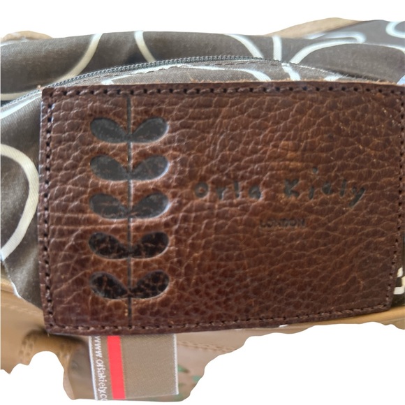 Orla Kiely Tan Leather Crossbody with Green Detailing - Picture 9 of 16